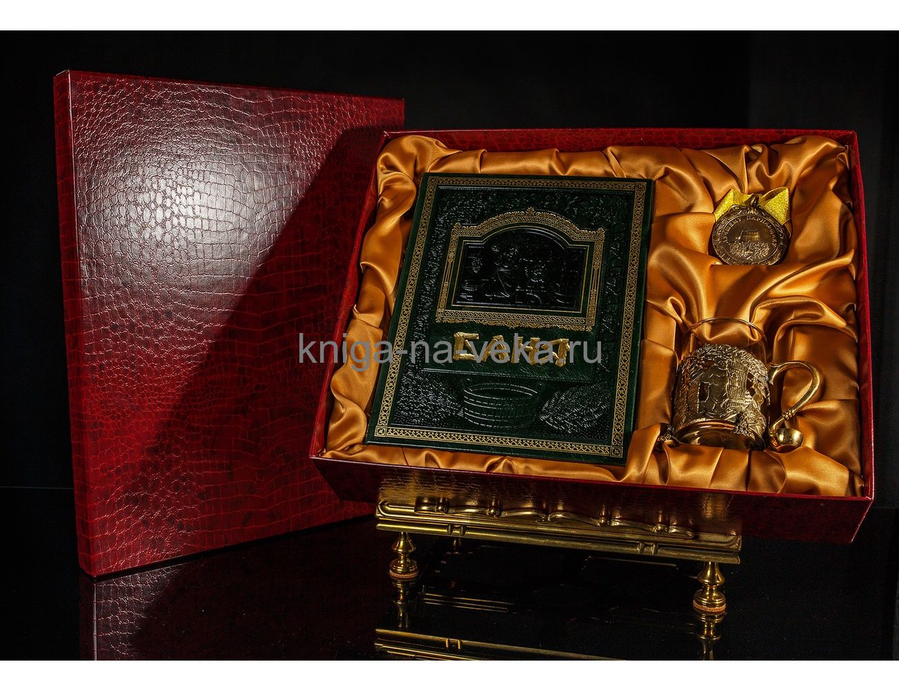 Подарочный набор «Баня»: книга с тиснением, подстаканник и медаль