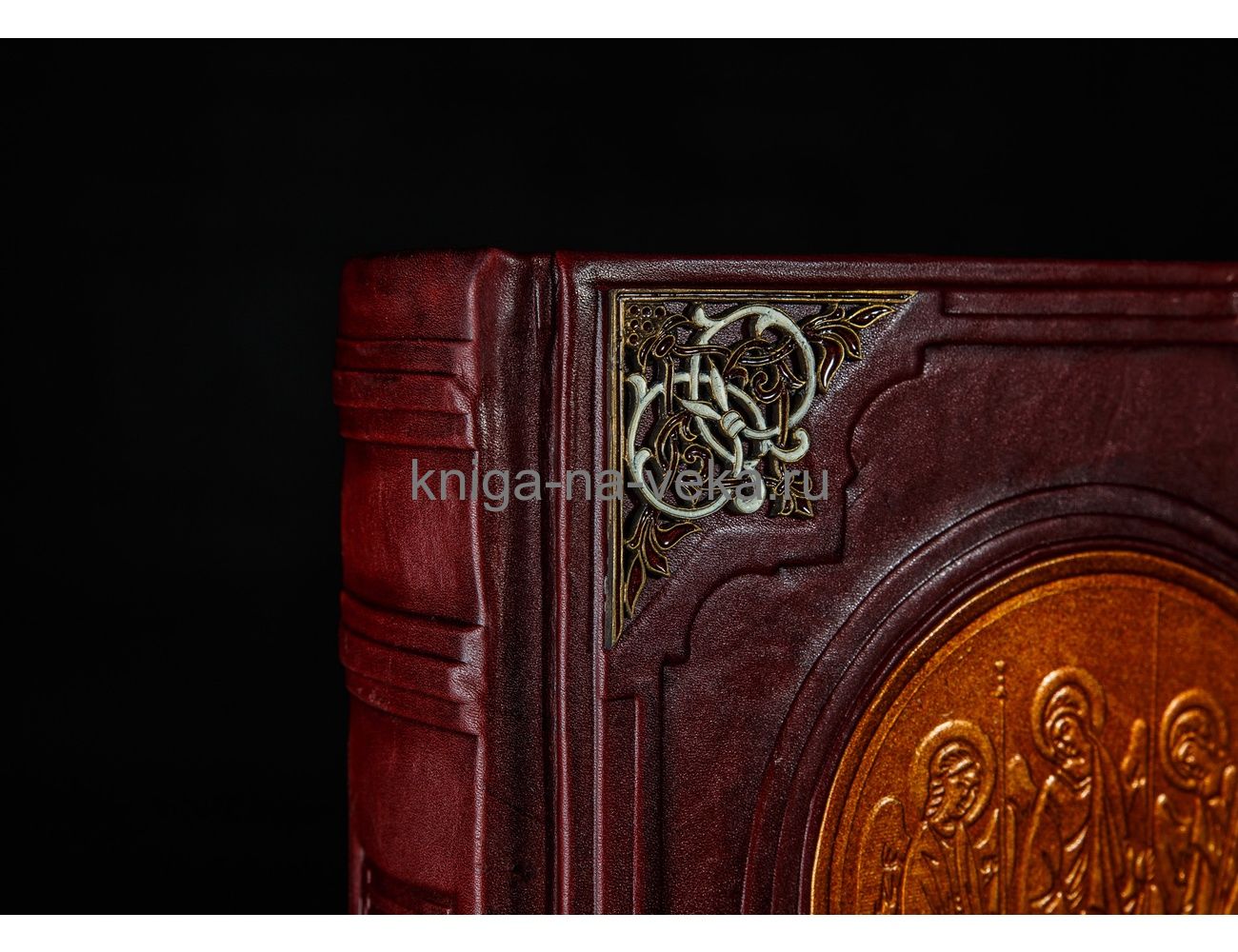 Книга «Библия» в кожаном переплёте с эмалевыми уголками и книжными замками