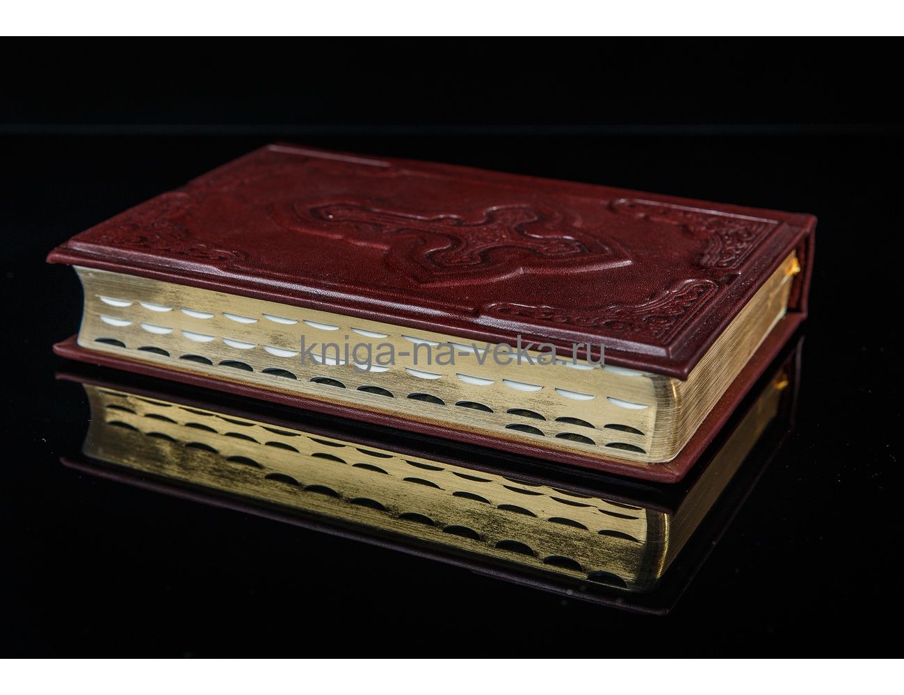 Книга «Библия» в кожаном переплёте с золотым обрезом и индексами малого формата в футляре